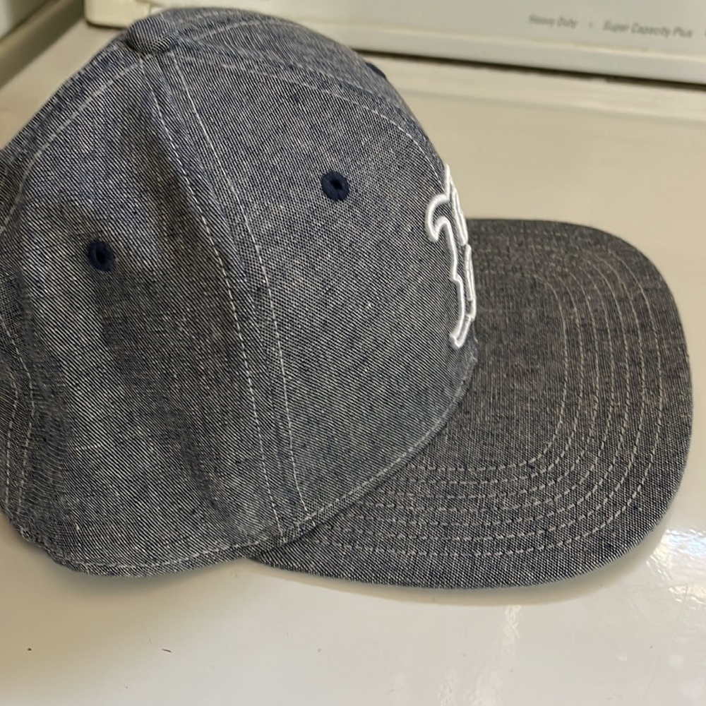 Red Sox hat - Picture 3 of 4